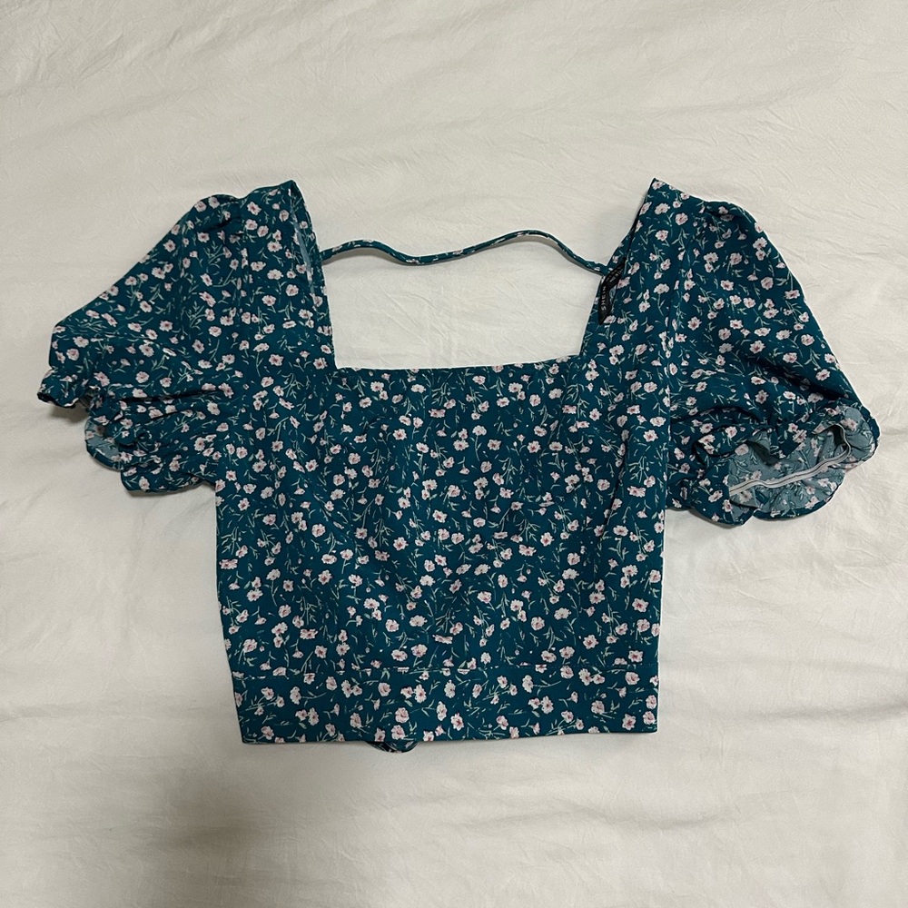 Green Backless Puff Sleeve Crop Top